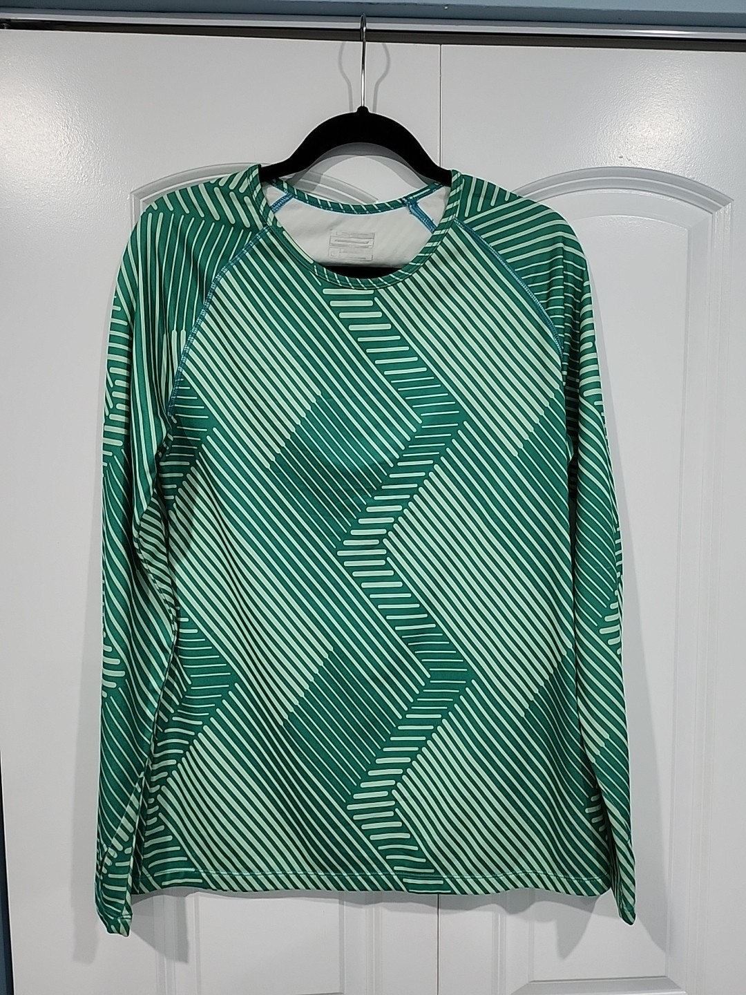 Layer 8 Green and White Graphic Long Sleeve Size Large