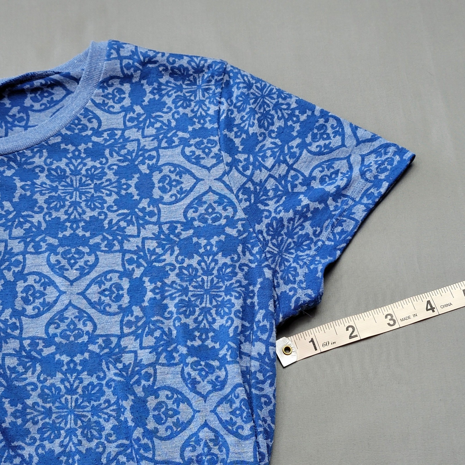 Joe Fresh Blue Floral Shirt Short Sleeves Round Neck Casual Tee Top Women Size L