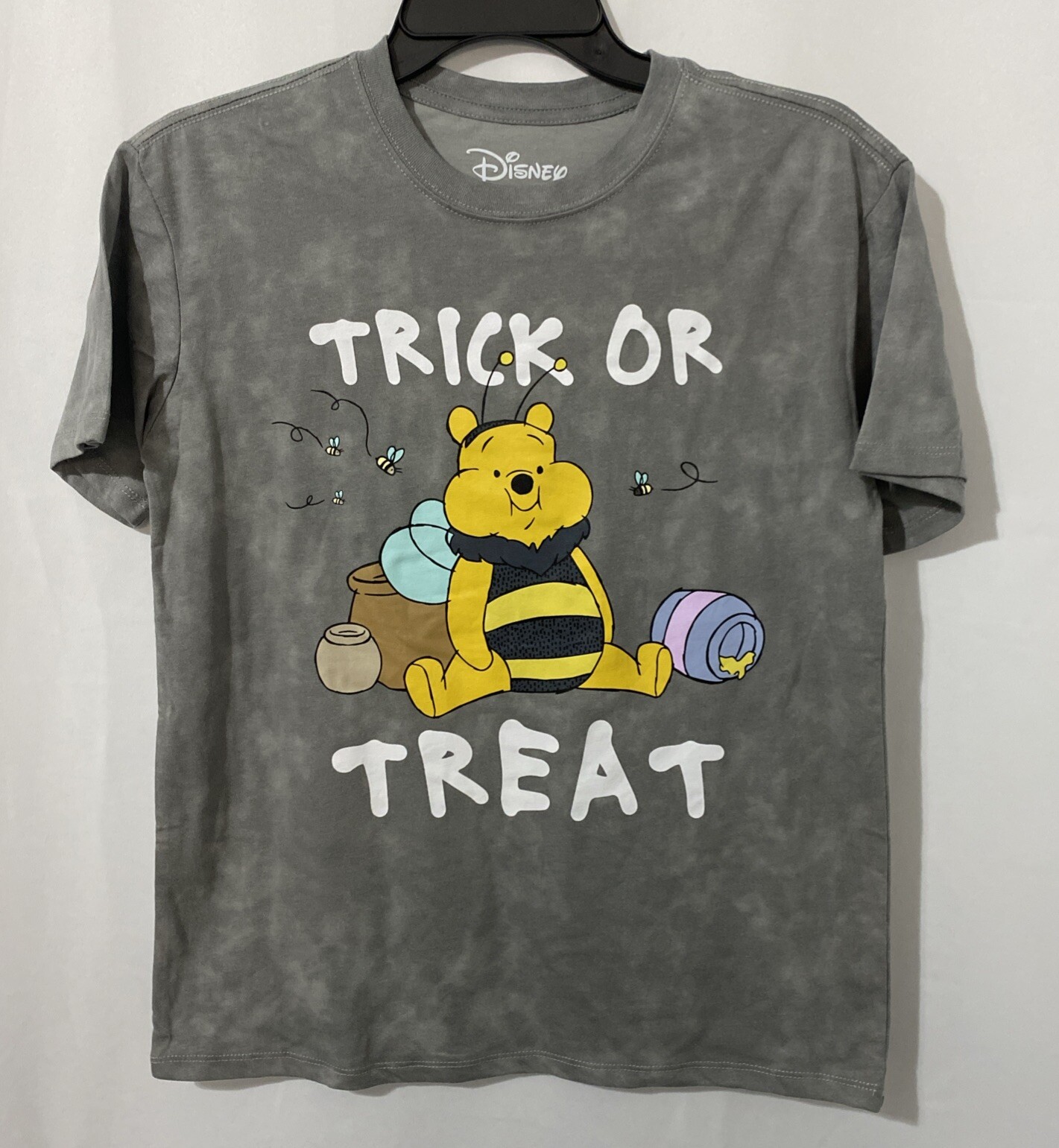 Winnie the Pooh Women’s “Trick or Treat” Halloween Tee Shirt Gray Wash XS (0-2)