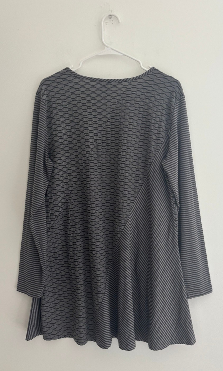 Apropos Gray Long Sleeve Artsy Sharkbite Tunic Top sz Large