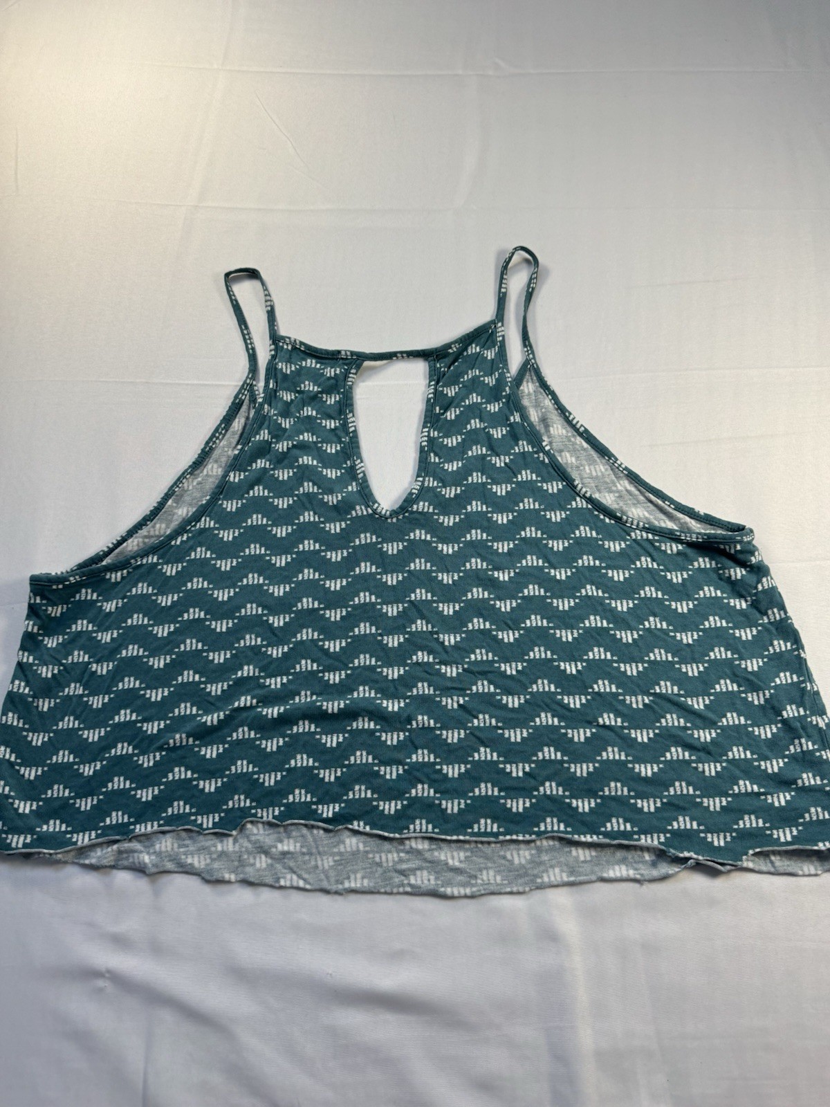Old Navy V-neck Cropped Tank Top Blue & White Chevron Womens Size XL