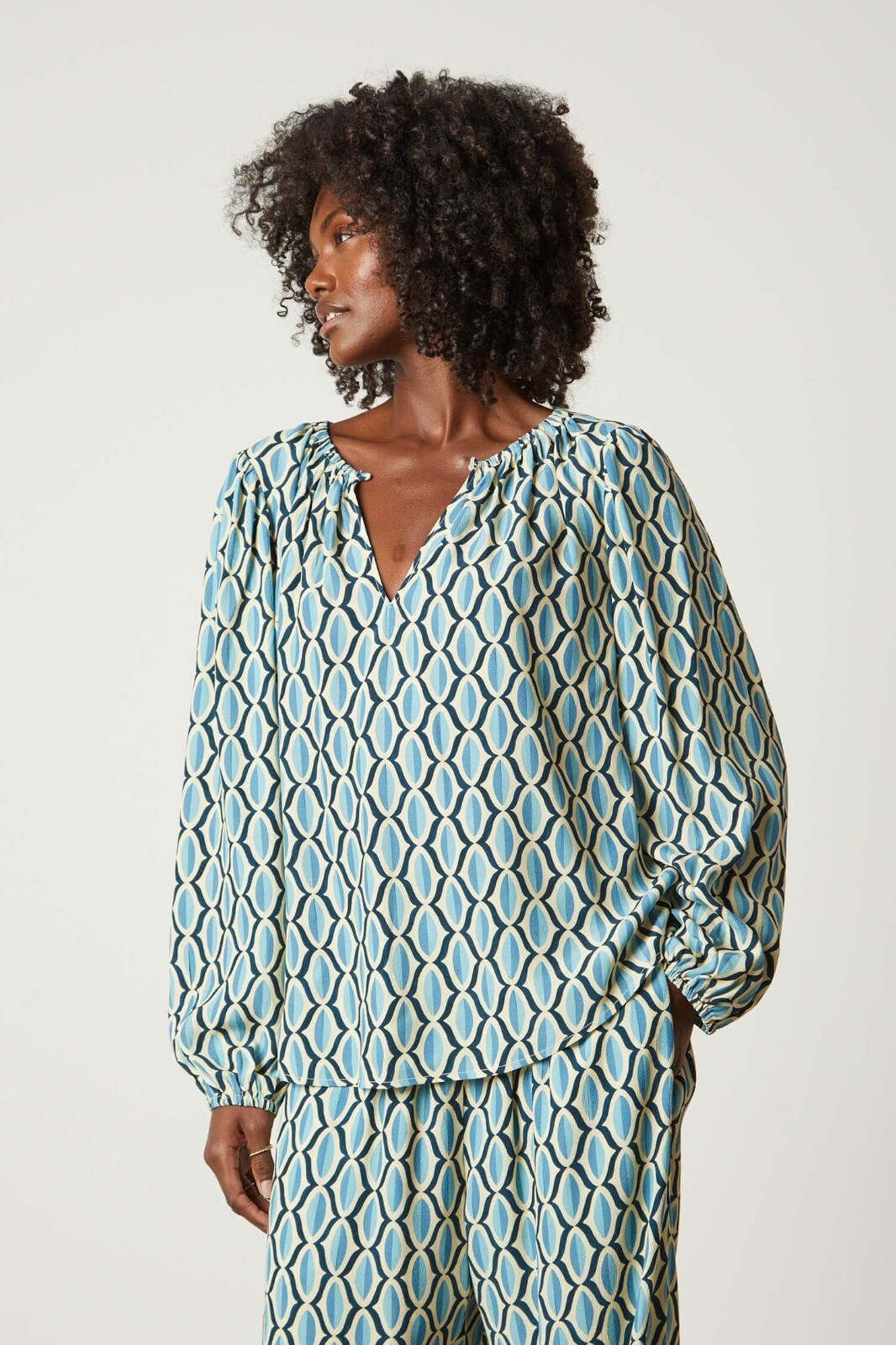 VELVET By Graham & Spencer Laura Printed Boho Top Blue M $189 F5