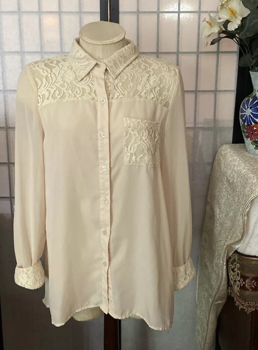 Miss Me Wispy Lace Button Tab Slv Blouse Horizontal Zipper Yoke Embellishment M