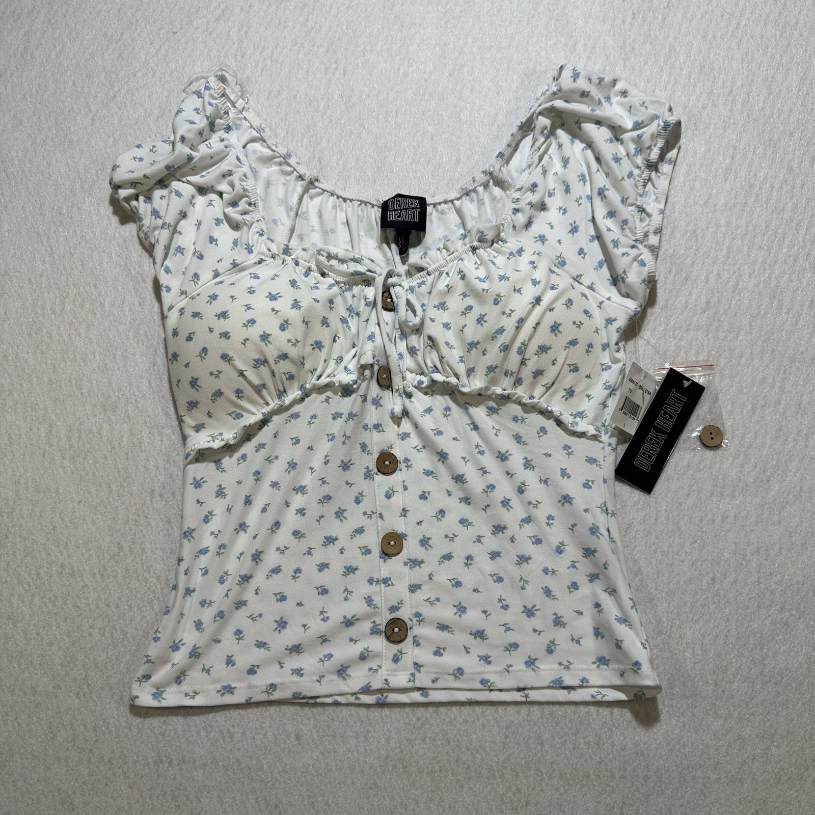 Derek Heart Women’s White Blue Floral Knit Round Neck Puff Sleeve Button Large