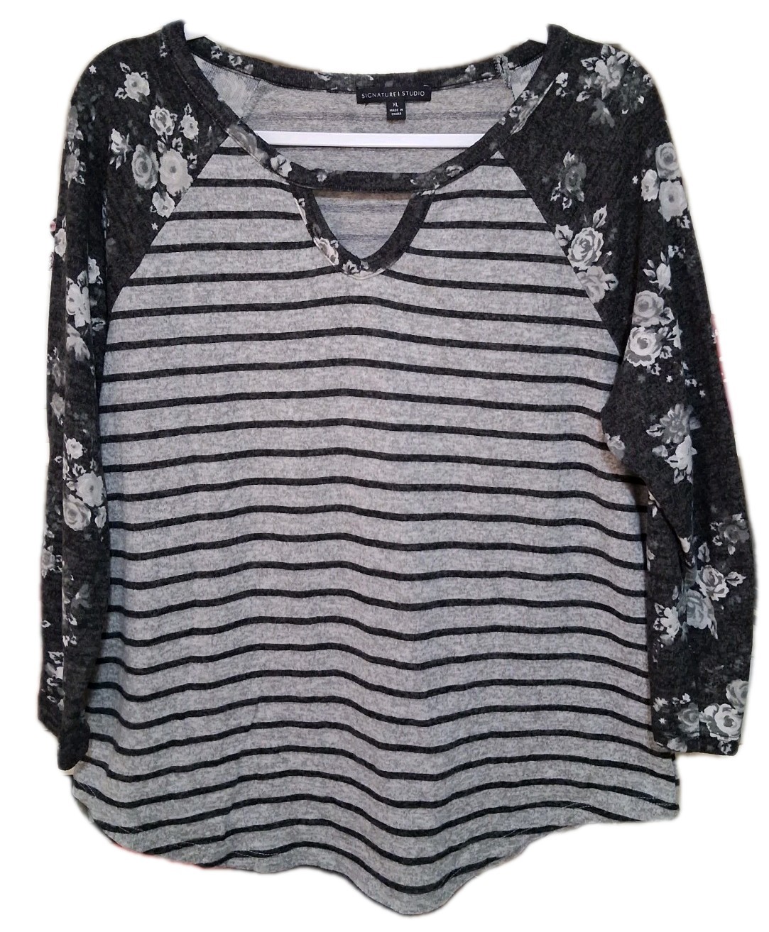 Women’s Signature Studio Multi Print Top Size XL