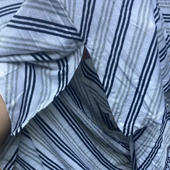 NWT LuLaRoe perfect T v-neck split side white black gray striped tunic top sz. M