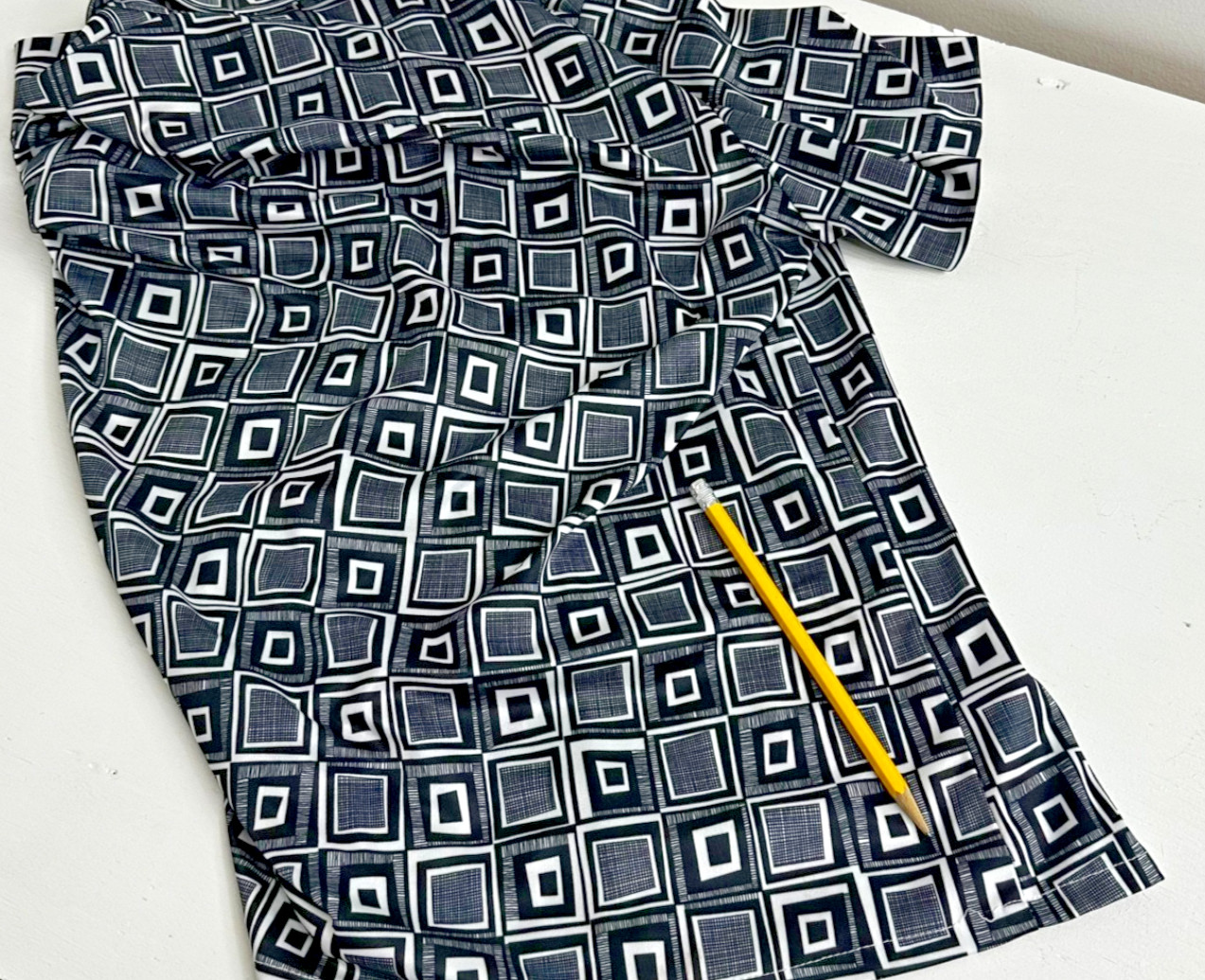 Blair womens blouse button down size LGE vintage geometric mod black square