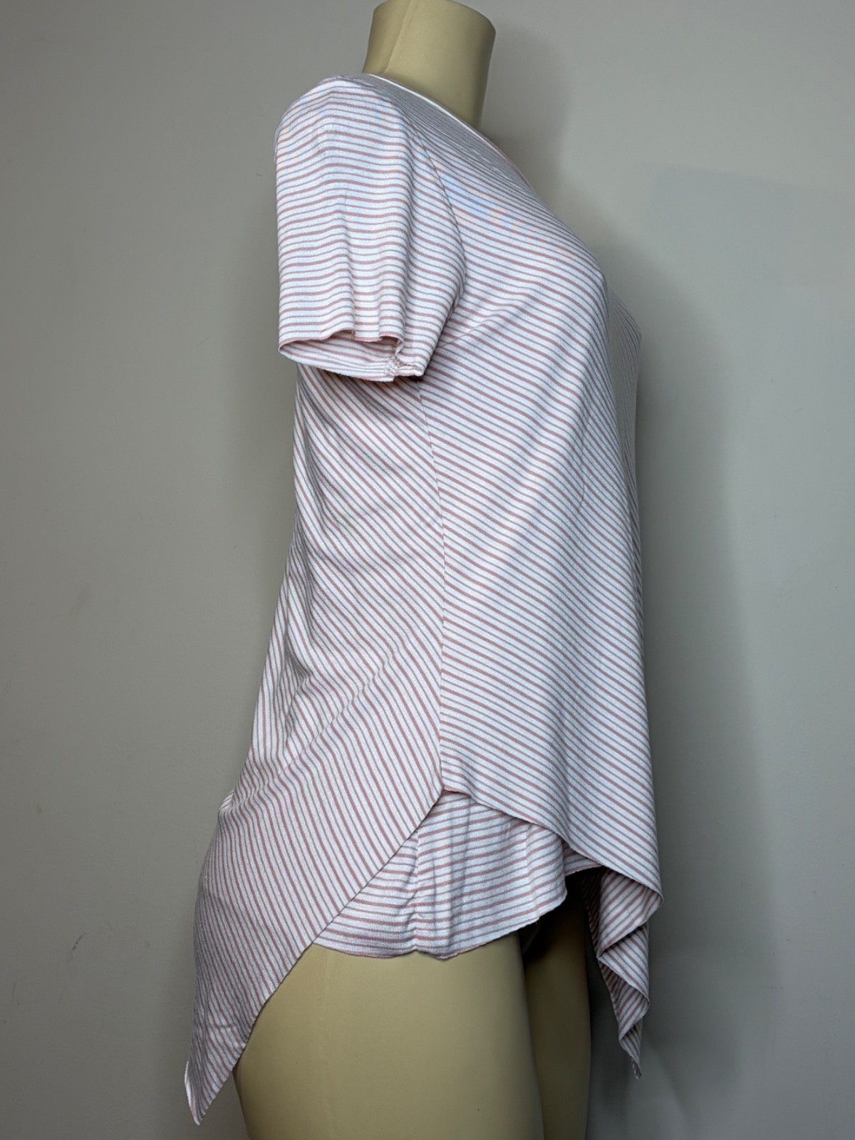 ELAN WOMEN’S ASYMMETRIC STRIPED TOP SIZE M