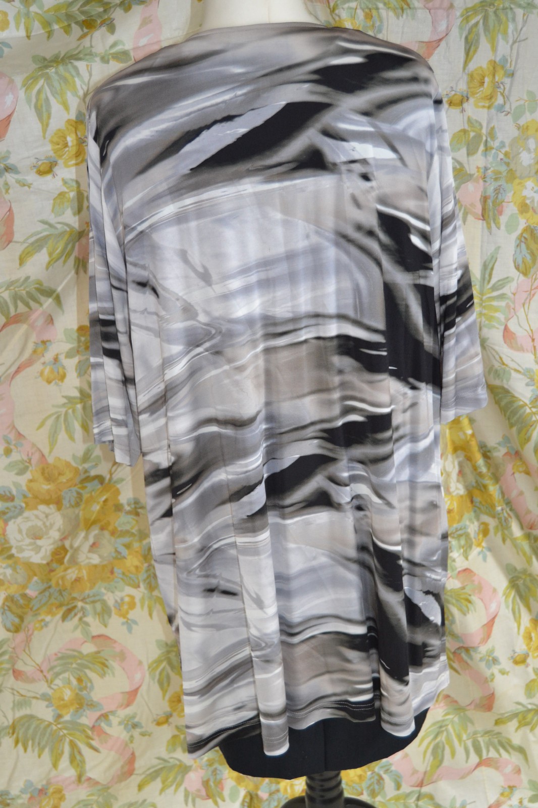 Size 52: tunic Sempre Piu by Chalou gray and white, festive chiffon style
