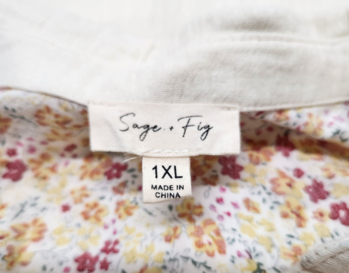 Sage & Fig Plus Size 1XL Floral Raw Edge Detail Short Sleeve Button Up Shirt