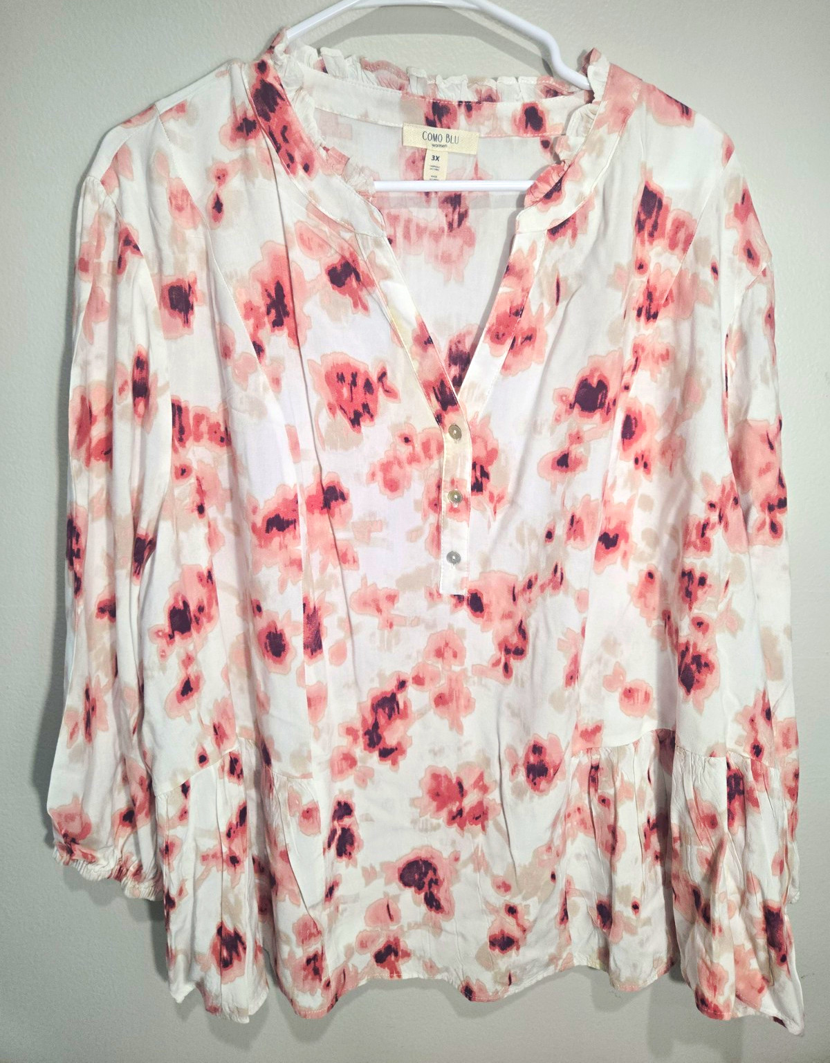 Como Blu Women’s White/Pink Floral V-Neck Ruffle Button Front Blouse 3X