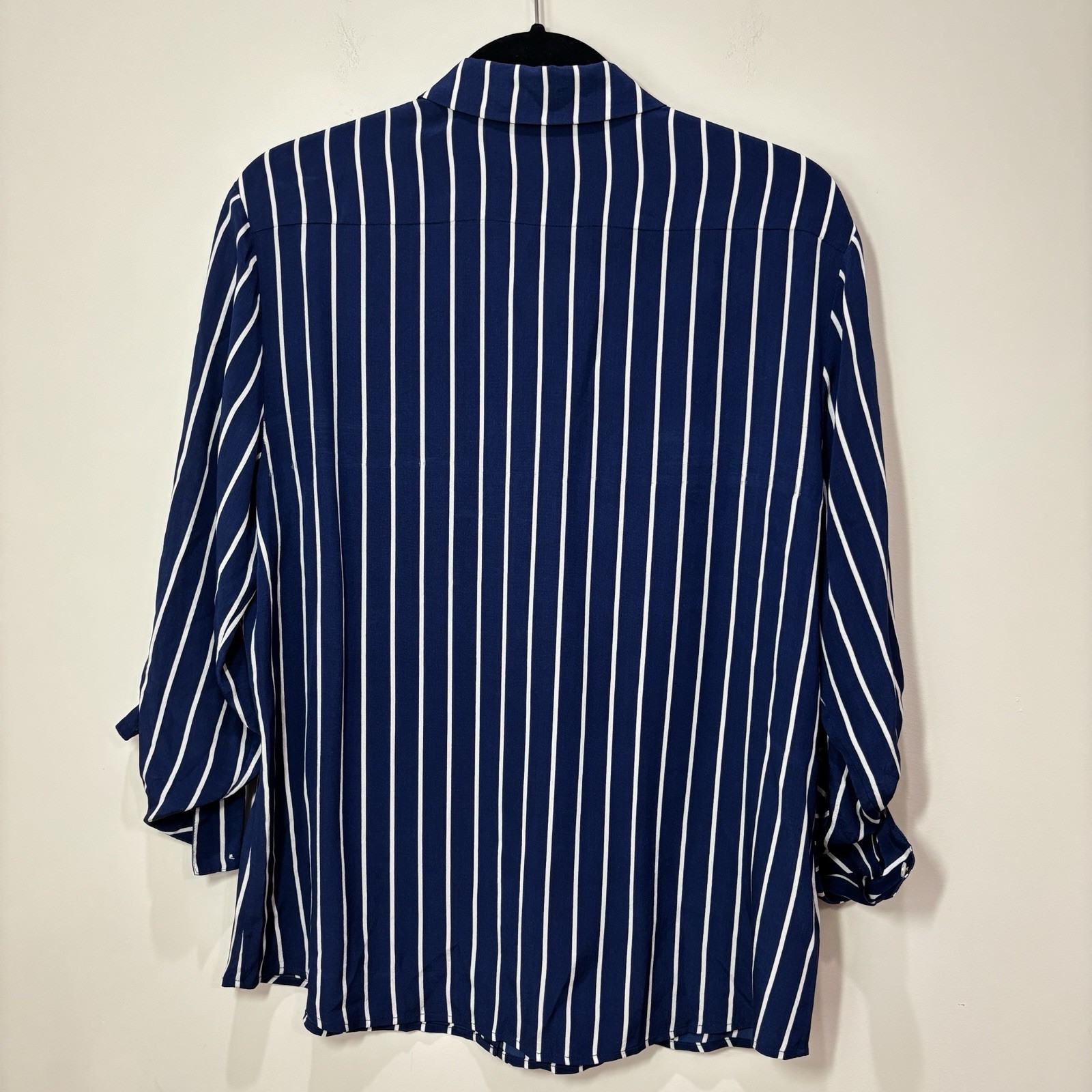 Tommy Bahama 100% Silk Striped Blouse Women M Navy Blue Coastal Quiet Luxury