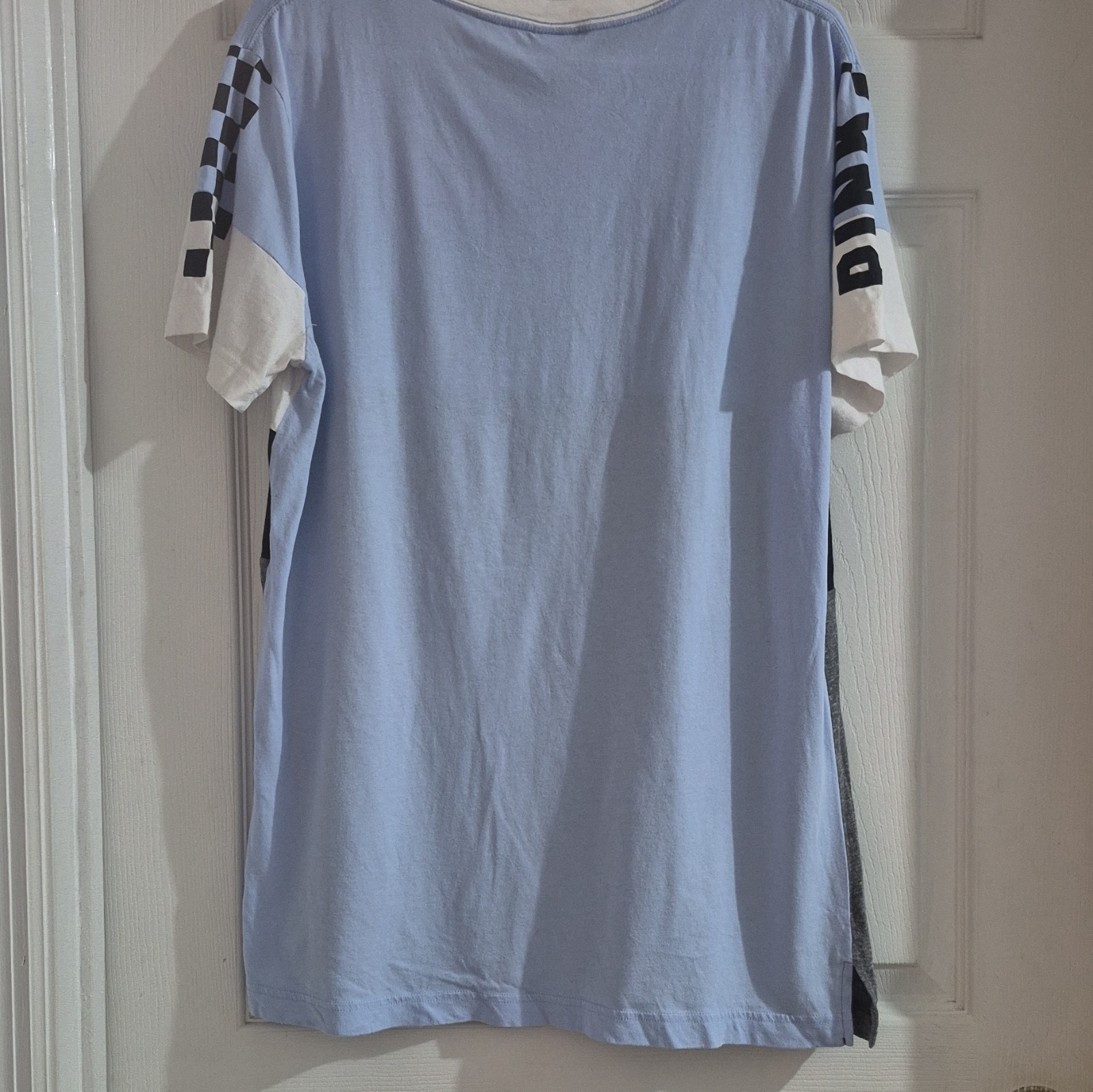 PINK Women’s M Colorblock Light Blue White Black Gray Logo Crew Neck T-Shirt