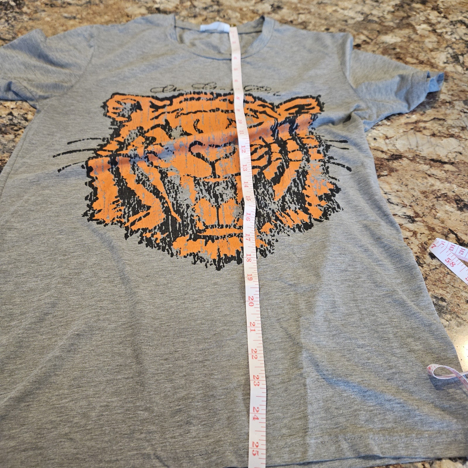 Go Get Em Tiger Graphic T Shirt Gray Orange Distressed Print Unisex Vintage Look