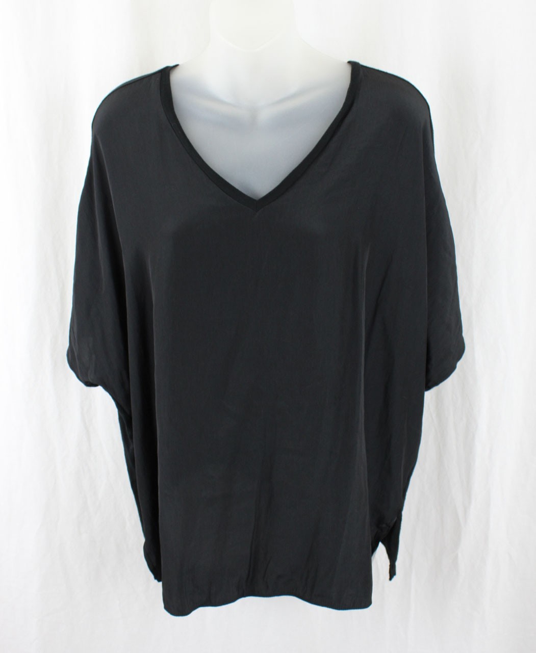Lola & Sophie Women’s Black V Neck Short Sleeve Top Size Medium