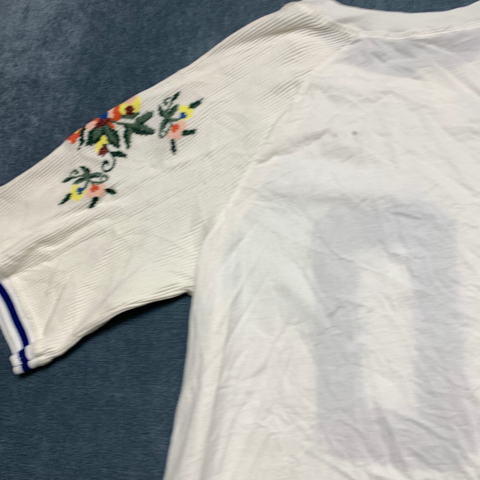 LyreBird Oversized Embroidered Sport T Shirt Womens Small White Floral Side Slit