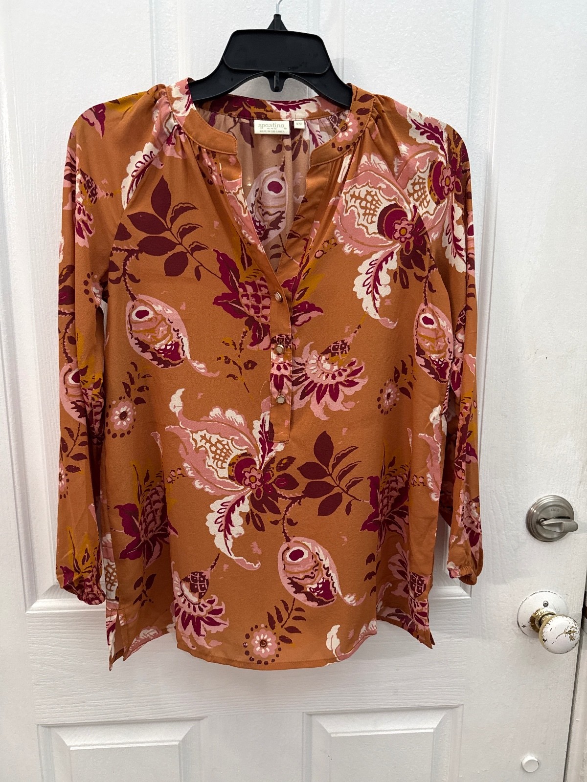 Spartina 449 Women’s XS Floral Button-Up Blouse, Made in Sri Lanka