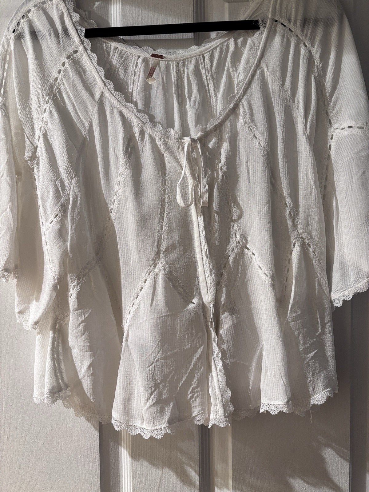 Free People White Peasant Blouse S V-Neck 3/4 Bell Sleeve Eyelet Lace