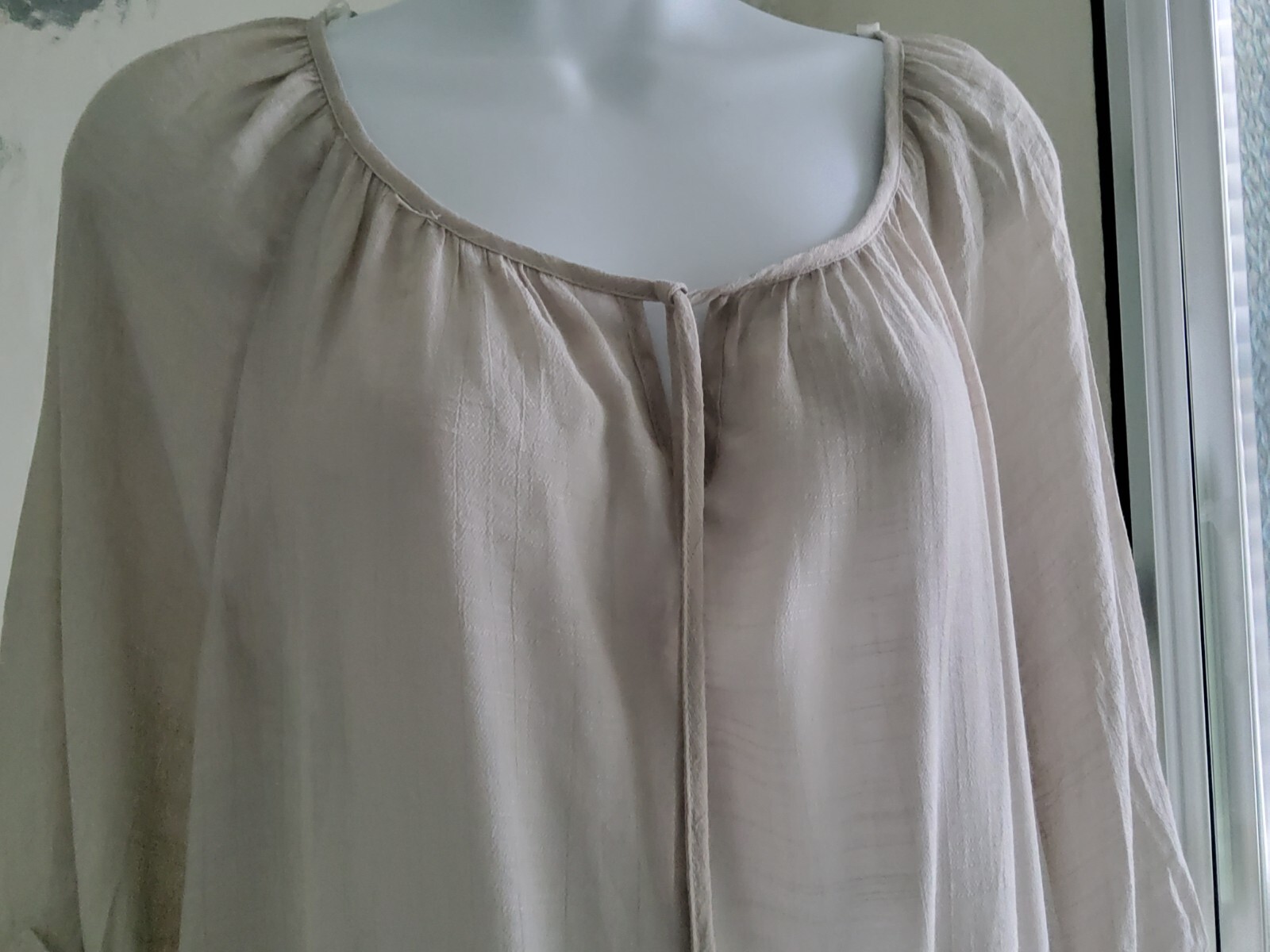 AGB TIE NECK TOP/BLOUSE-LARGE-3/4 ROLL TAB SLEEVES-STRETCH SHEARED HEM-BEIGE*NEW