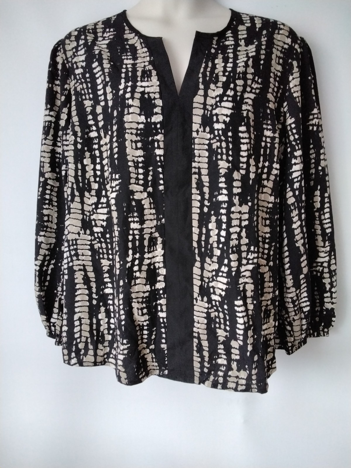 NEW PLUS SIZE 26 BLACK ANIMAL PRINT LONG SLEEVE V NECK TOP BLOUSE NO STRETCH