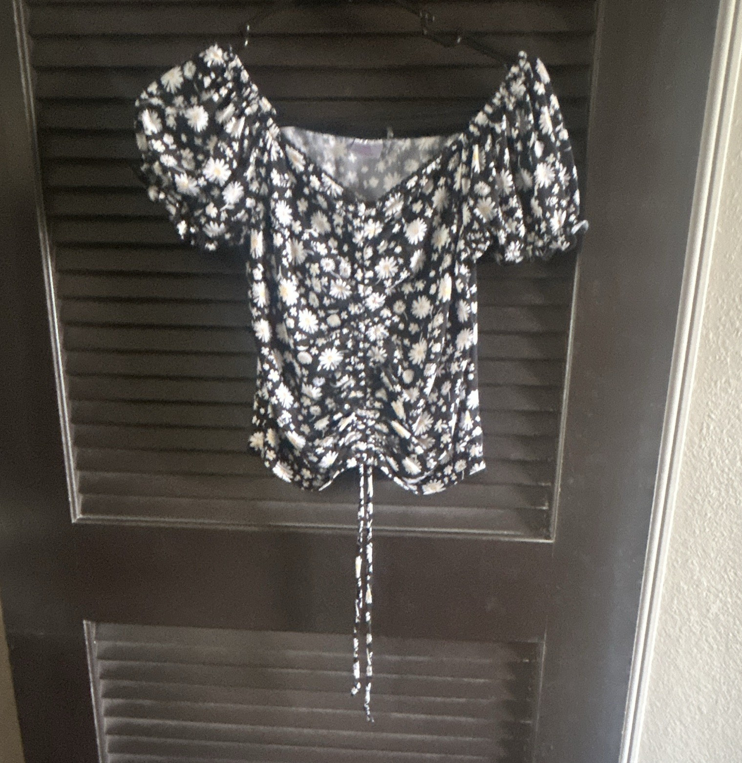 SO Women’s XS Black/White Floral Square Neck Puff Sleeve Drawstring Blouse