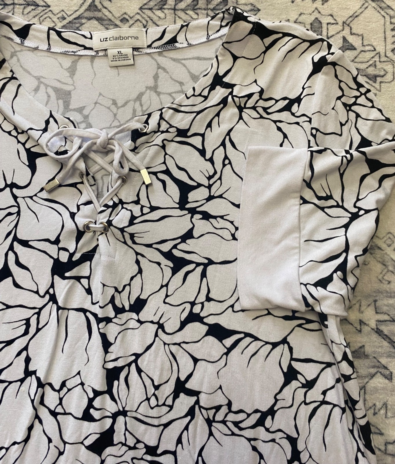 Liz Claiborne XL Top Black & White Floral Lace Up V-Neck Cotton Stretch