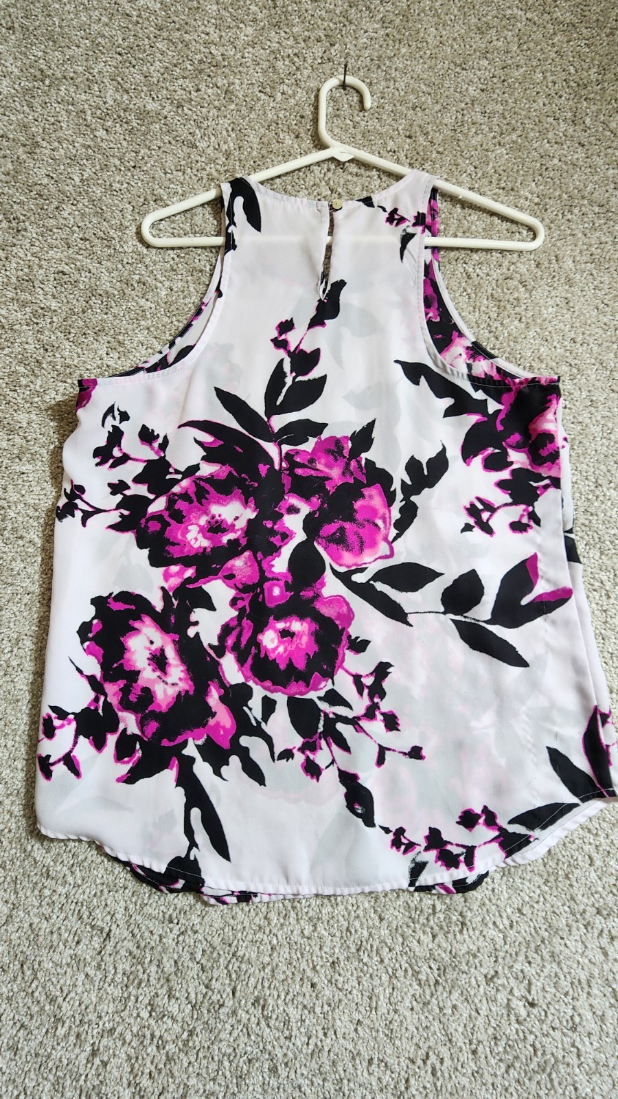 Violet & Claire Floral Sleeveless Blouse White W/ Pink & Black Flowers Size M