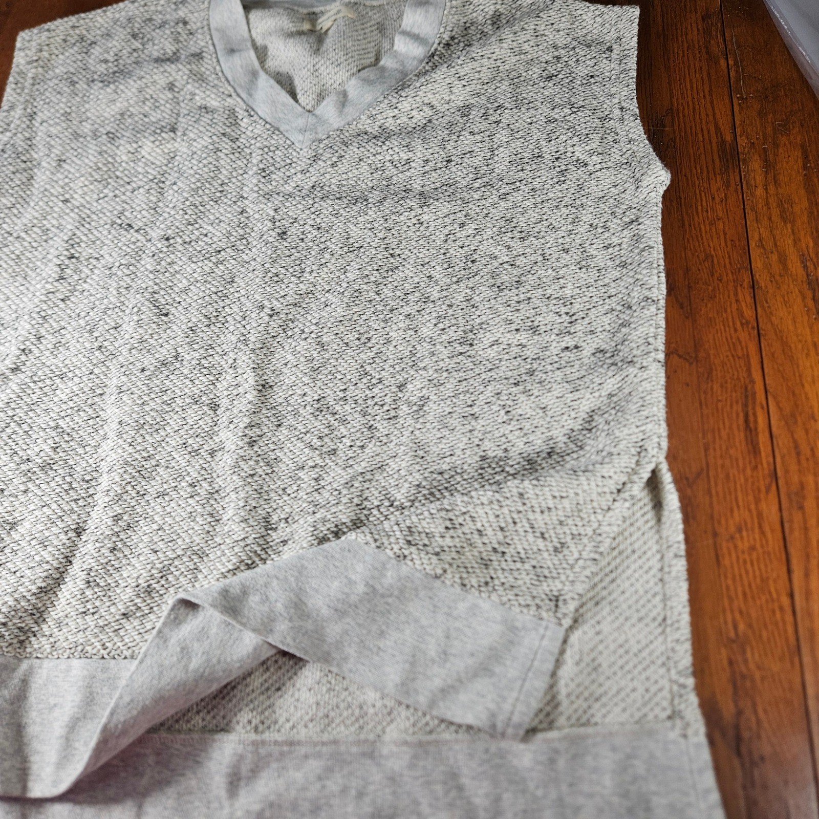 Madewell Sleeveless V Neck Vest XS Gray White Speckled Layered Hem Knit