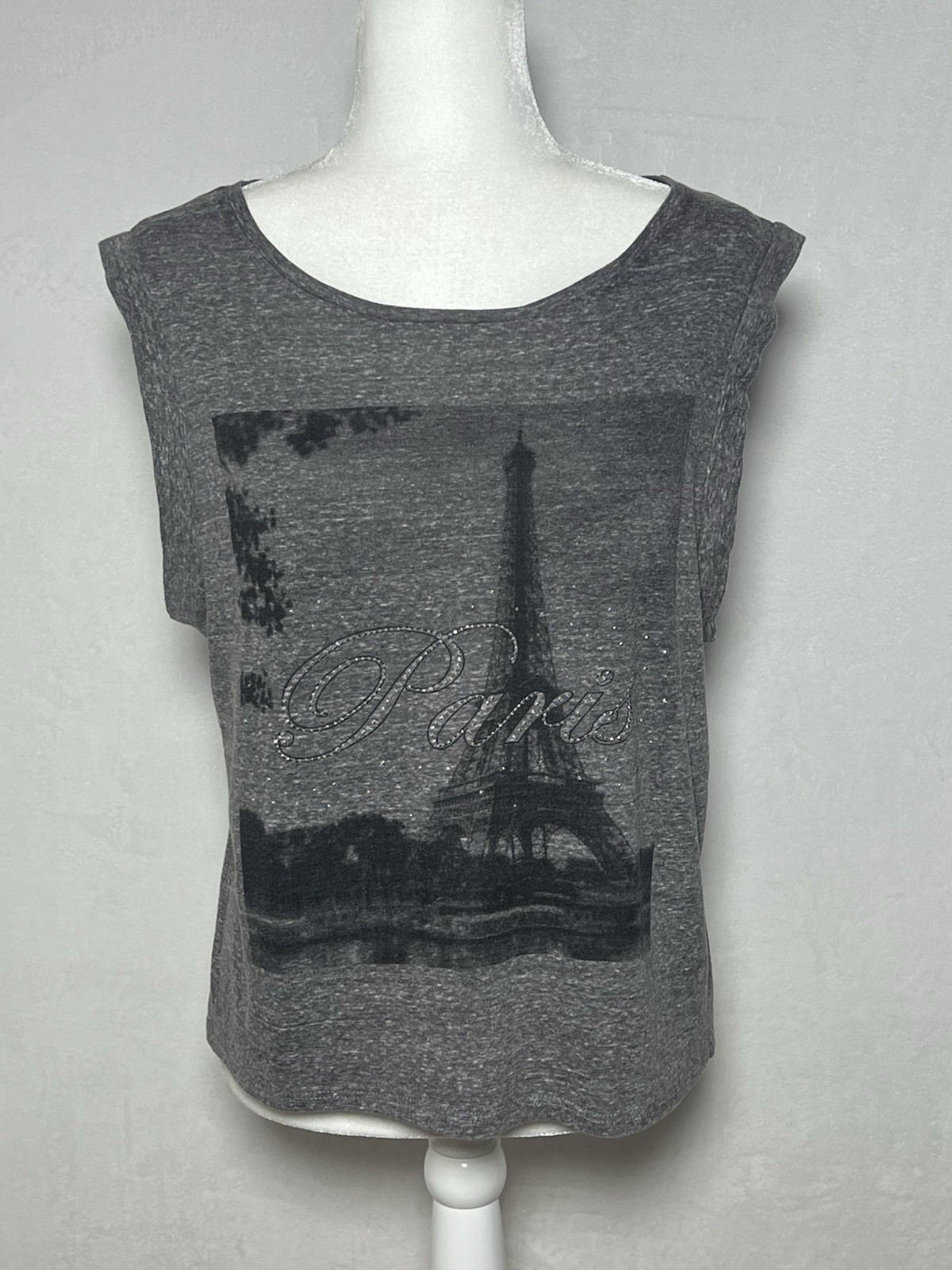 Lot of 2 Tank Muscle Tees Layers Gym Workout – White and Gray – size L Bundle