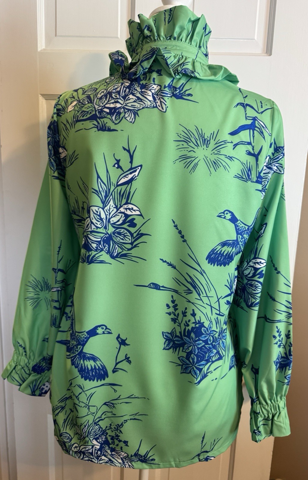 Women’s Green/blue Hunt Scene Blouse Medium Ruffles Long Sleeve NWOT