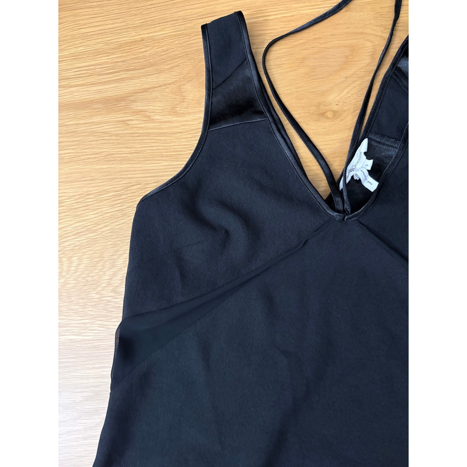 BCBGeneration Black Mixed Media V-Neck Tank Top Sleeveless Blouse IYD1V294 Small