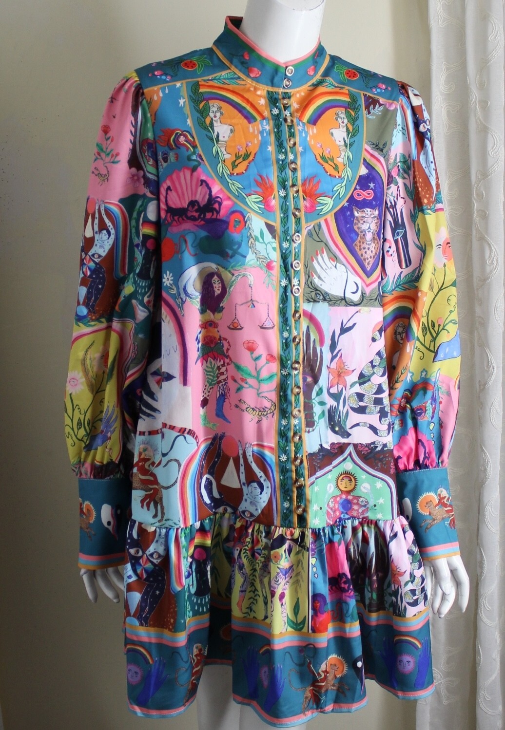 New Estate ASIAN Sz L Runs S M Art-Wear FACES Frilly Funky PRINT Tunic Top 35″L