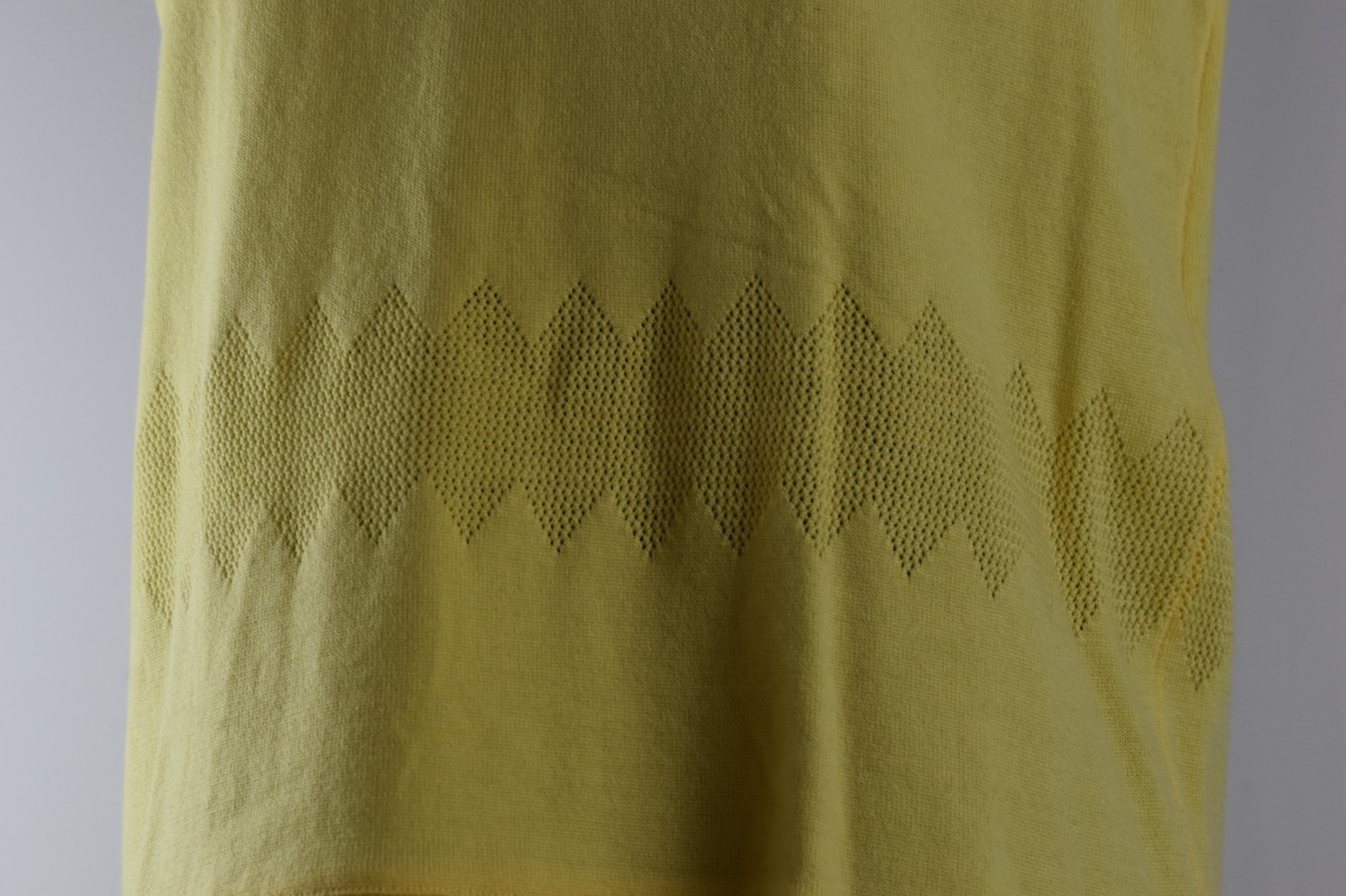 Escada Size 42 Yellow V Neck Sleeveless Knit Wool Nylon Top Base Layer Stretch