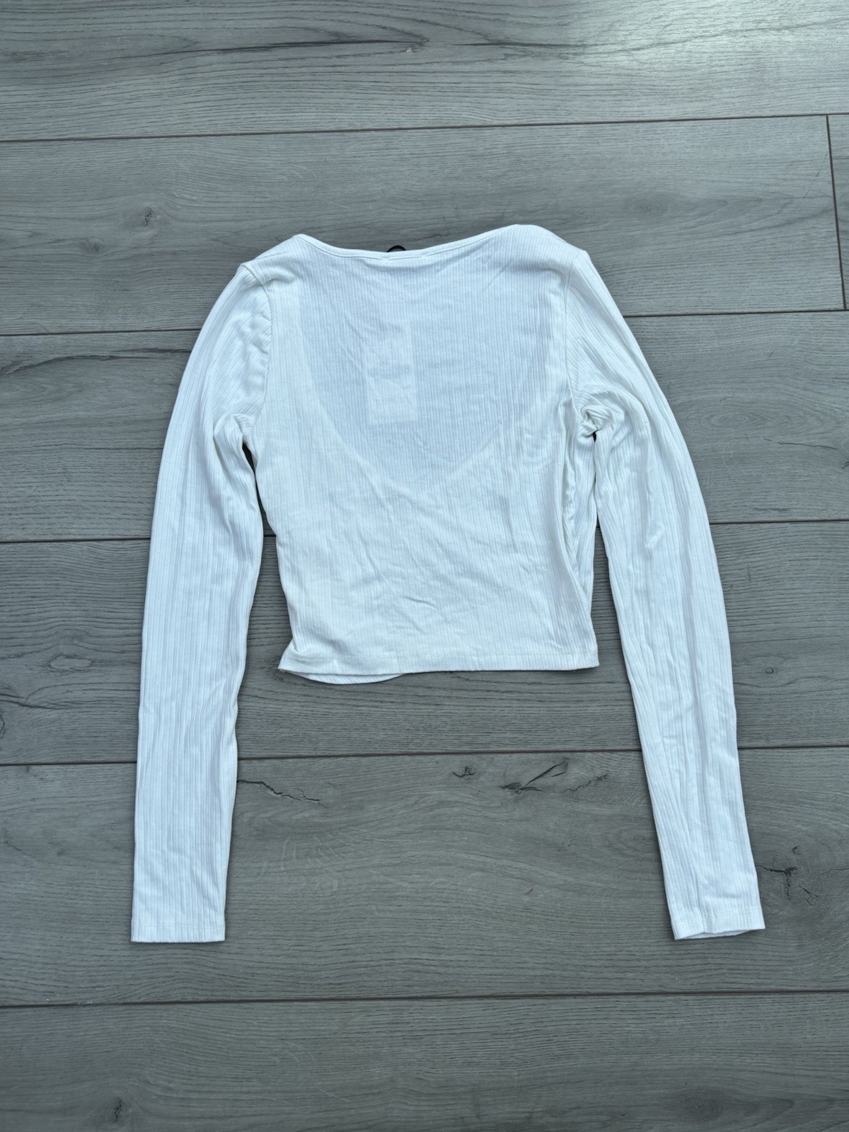 Stradivarius Women’s White Long Sleeve Ribbed Wrap Crop Top. Size Small