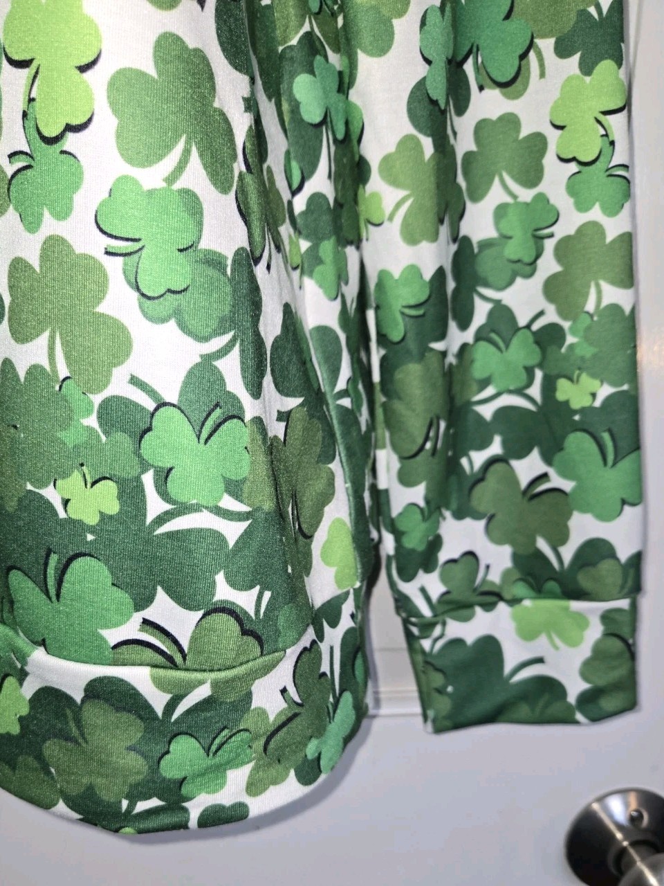 SHAMROCK ST Patricks DAY White green Irish Pullover Poly Stretch Top M NWOT