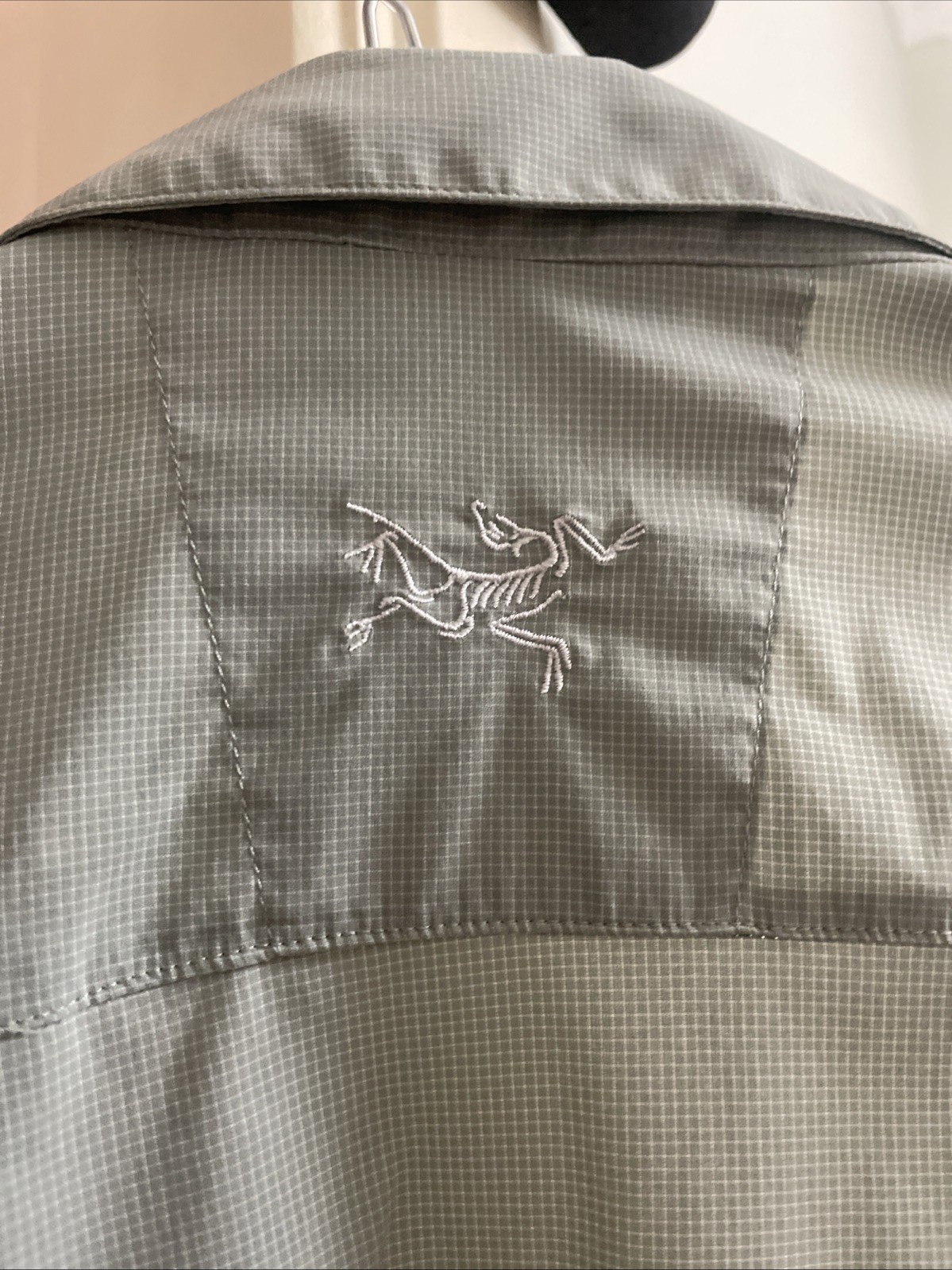 Women`s ARCTERYX Fernie Longsleeve Lightweight Nylon Shirt Size XS Gray