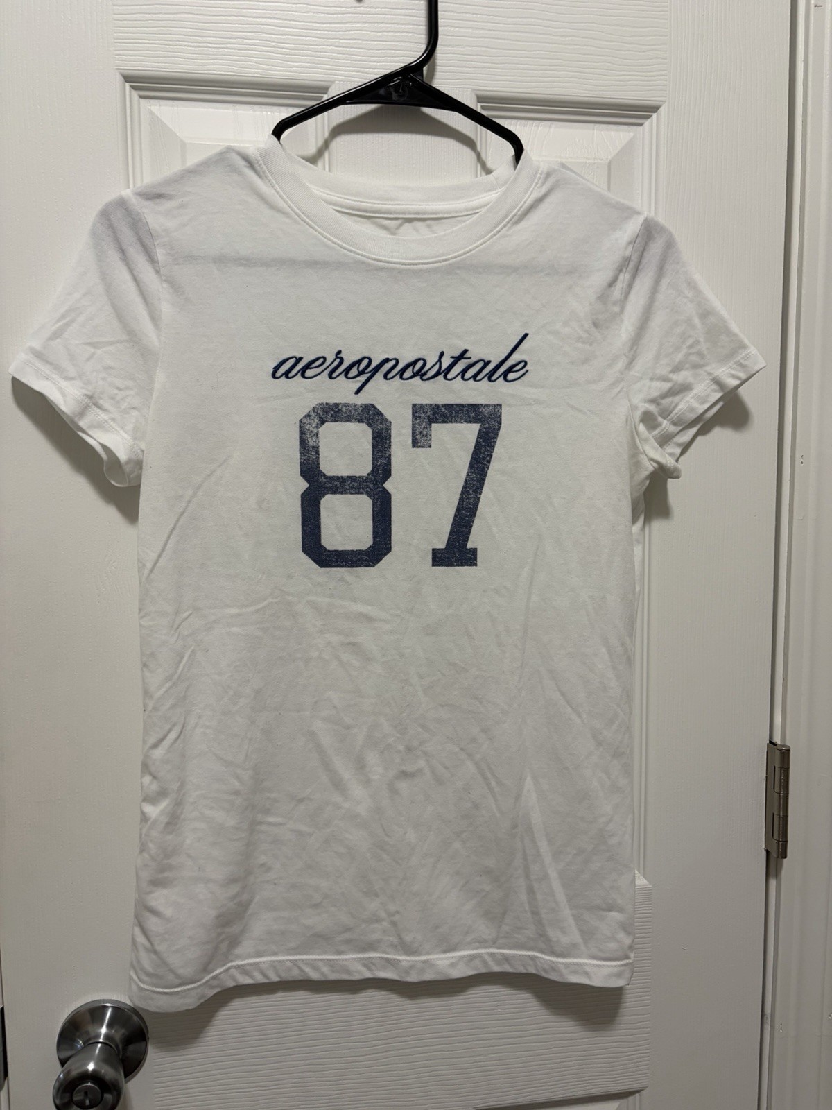 Two Aero Women’s M White Graphic Logo Crew Neck Short Sleeve T-Shirt