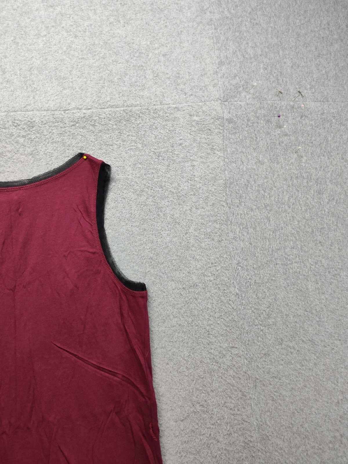 Simply Vera Vera Wang Women Tank Top XS Red Sequin Crew Neck Pullover Comfort