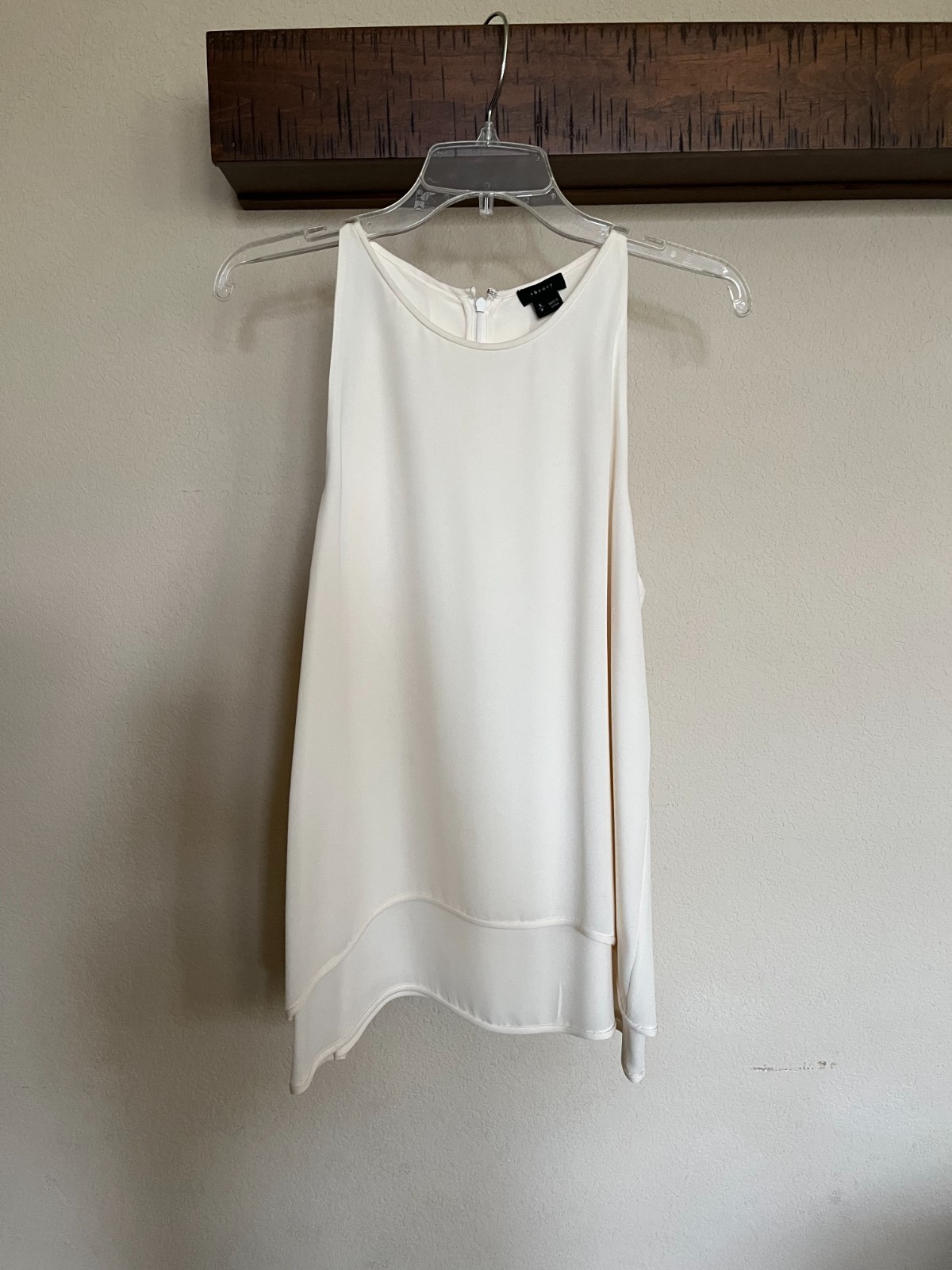 THEORY IVORY SLEEVELESS TOP WITH UNDER SHELL, IN SILK/SOLIE SIZE S/P