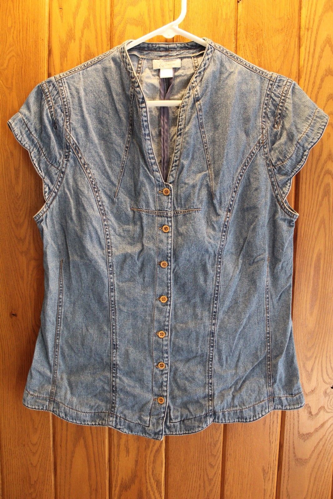 SZ M CHRISTOPHER & BANKS BUTTON UP DENIM SHIRT TOP SCALLOPED CAP SLEEVES & HEM