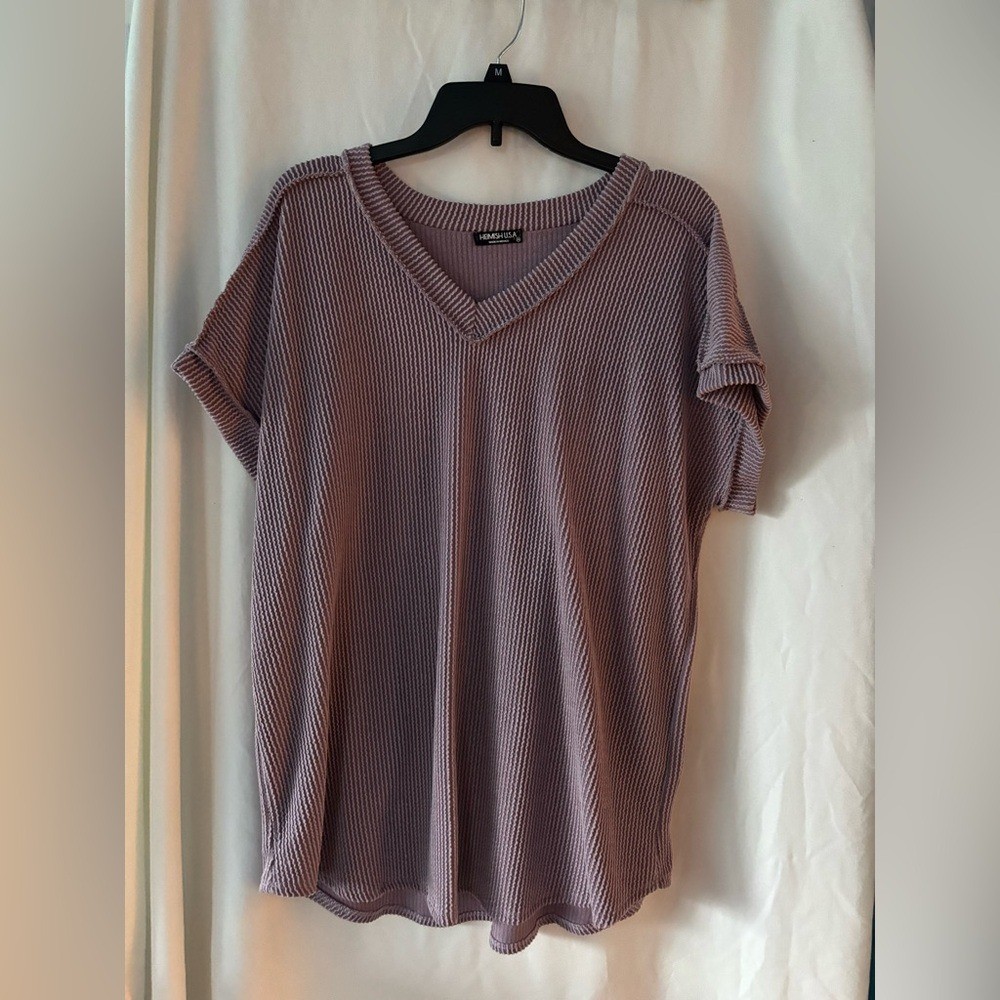 Hemish USA Mauve V-Neck Ribbed Women’s Top Size 3X with exposed seam detail