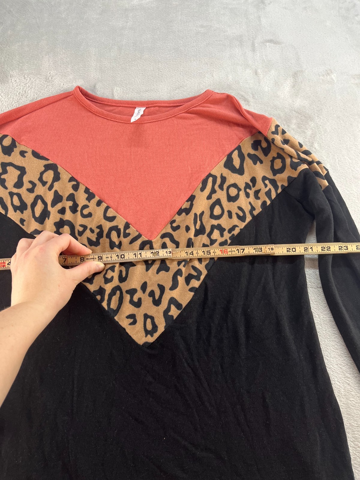 Tickled Teal Womens Pullover Top L Long Sleeve Black Animal Print Pullover