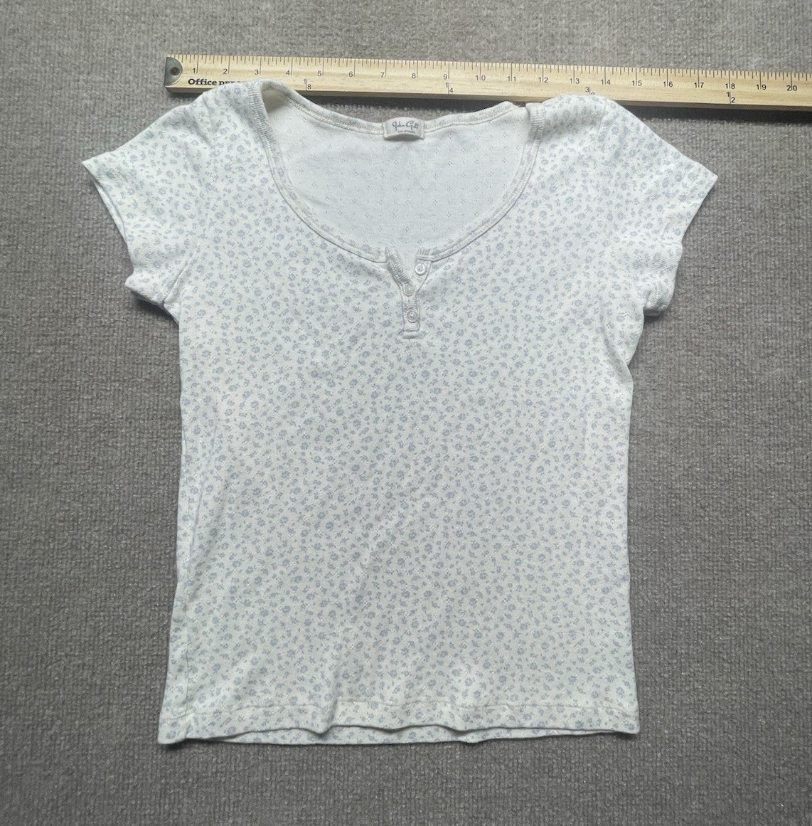 John Galt White Blue Floral Scoop Neck Button Accent Short Sleeve T-Shirt OS