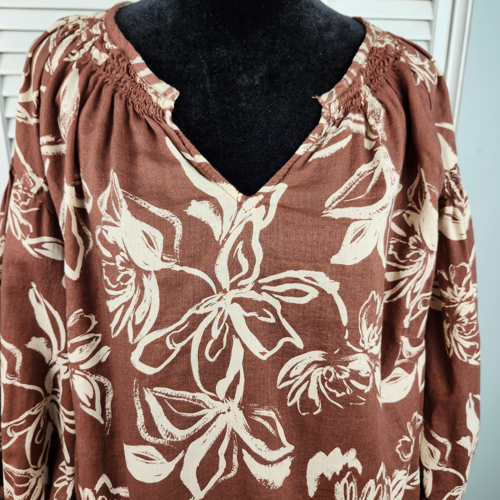 a.n.a Floral Top Brown & Ivory 1X Cotton Balloon Sleeve Coastal Cowgirl Boho