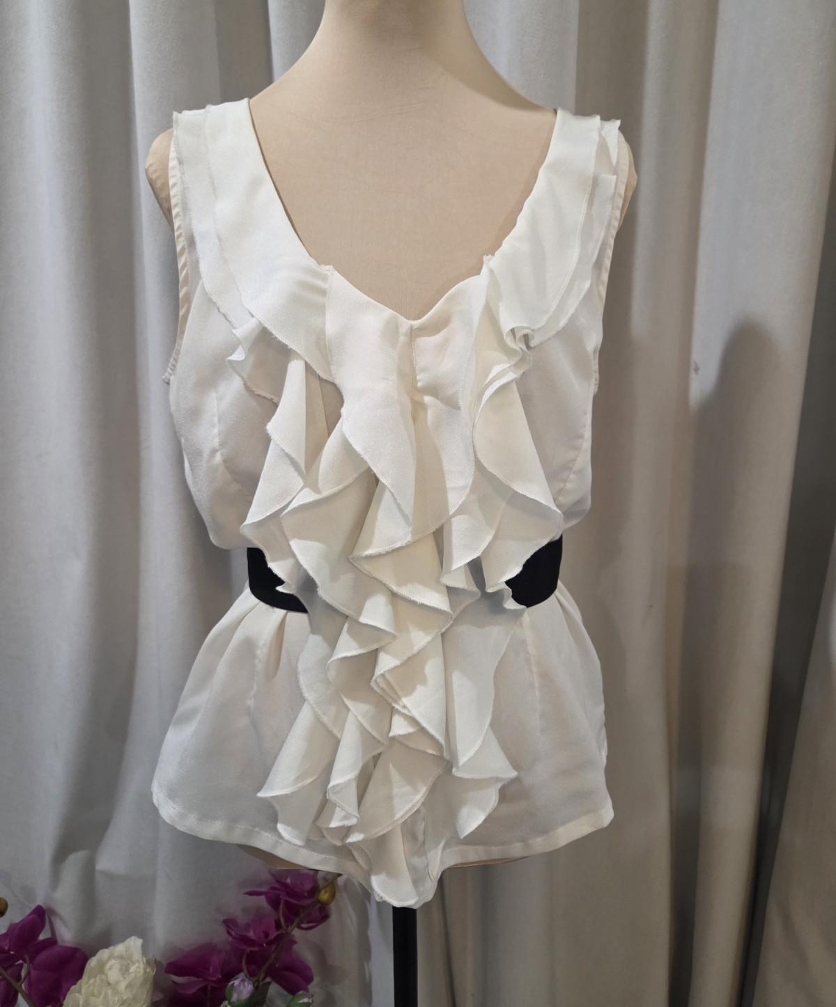 Love Tree Cream Solid Woven Ruffle V-Neck Sleeveless Zip Back Blouse L