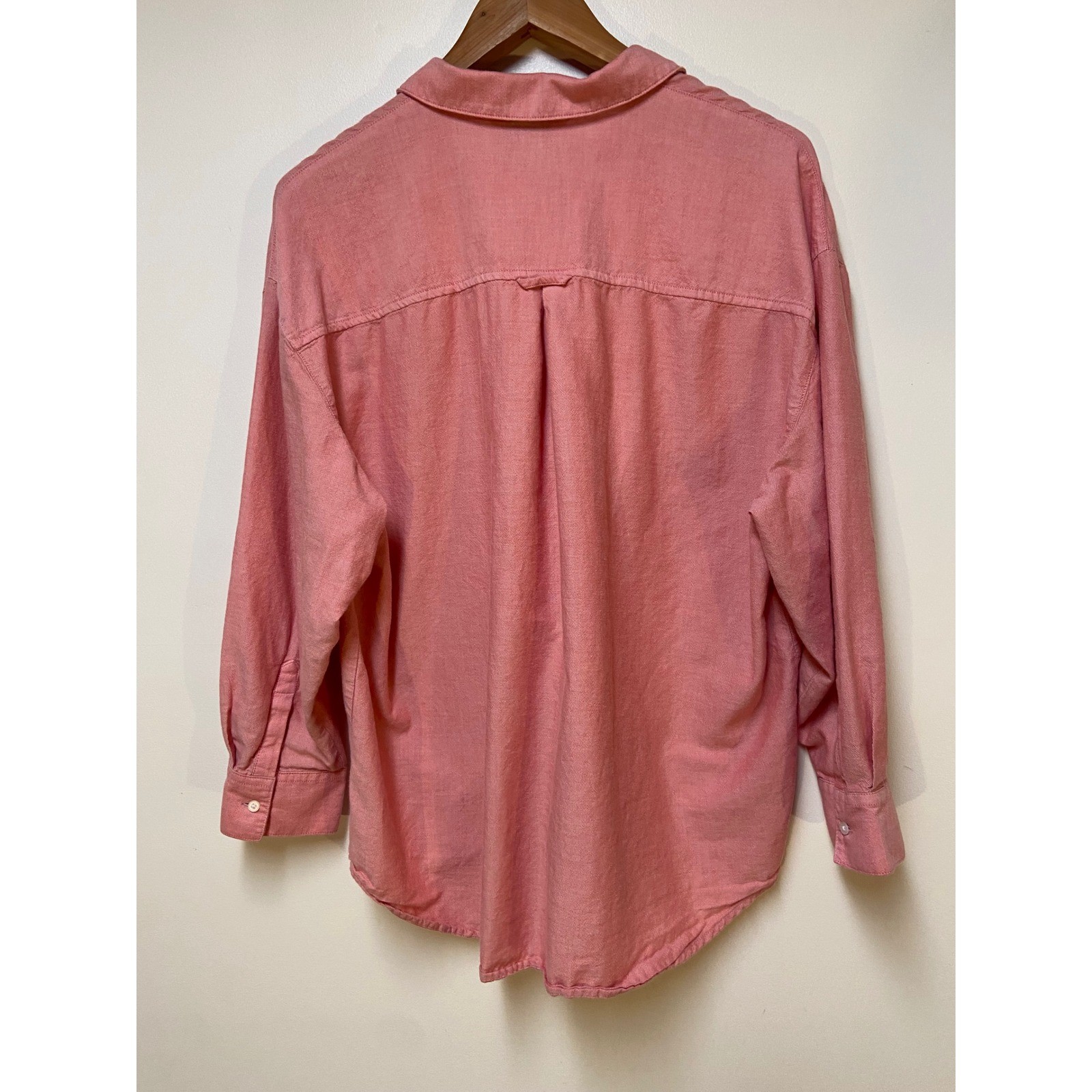 Old Navy Boyfriend Shirt Women L Coral Pink Cotton Oxford Button Down Chambray