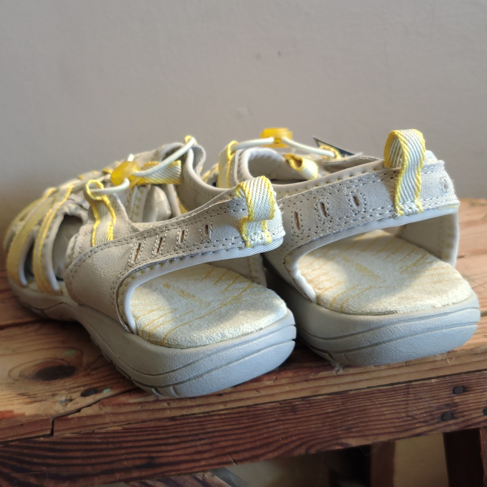 Croft & Barrow New with Tags Hiking/Sandals/Shoes Size 8 Gray/Yellow