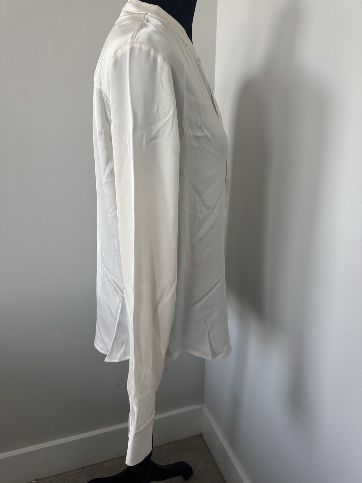 Vince Ivory Satin Silk Blend Long Sleeve Band Collar Button Blouse Size 10