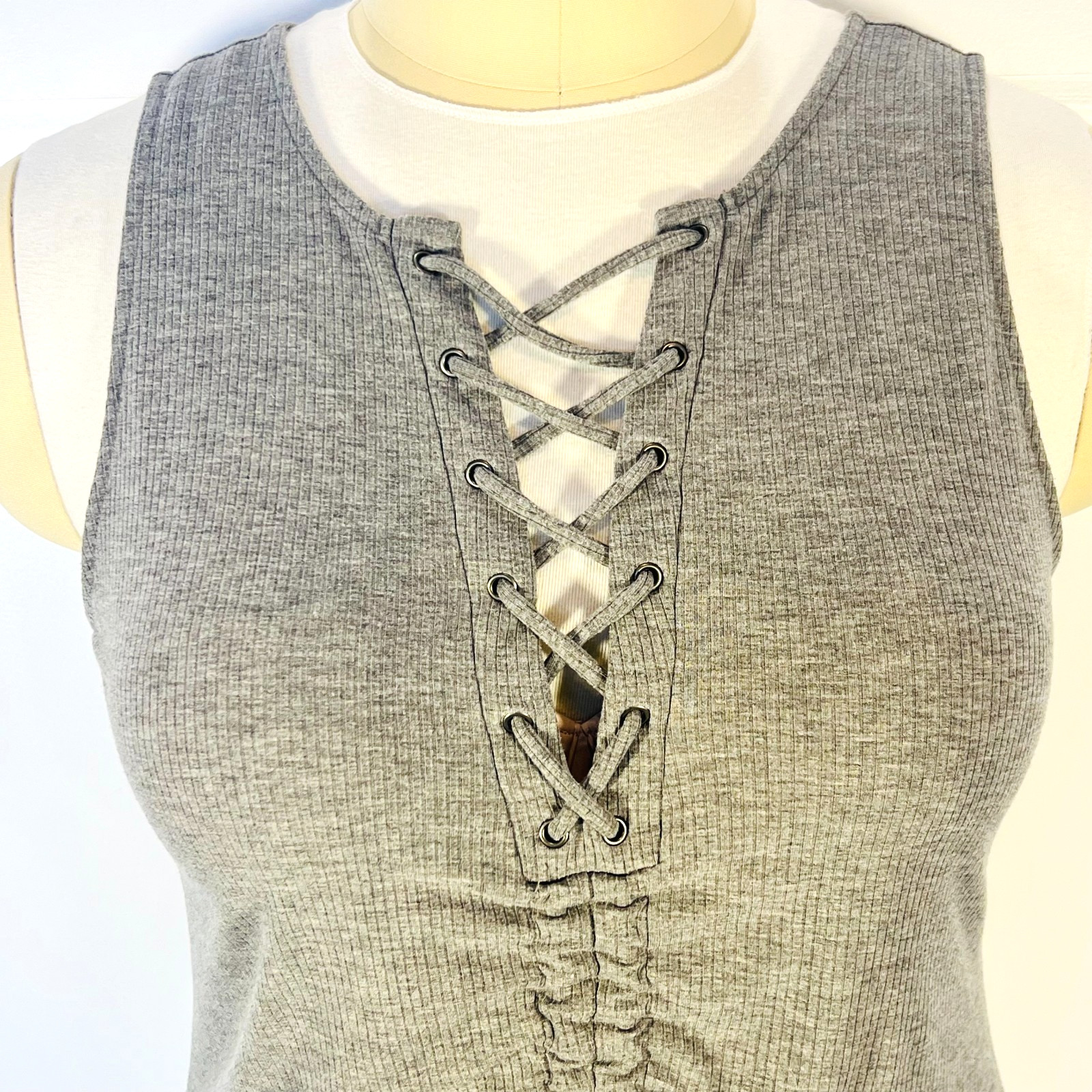 Torrid Tank Top Blouse Womens 2X (2) Gray Ribbed Lace Front Ruched Gathered Hem
