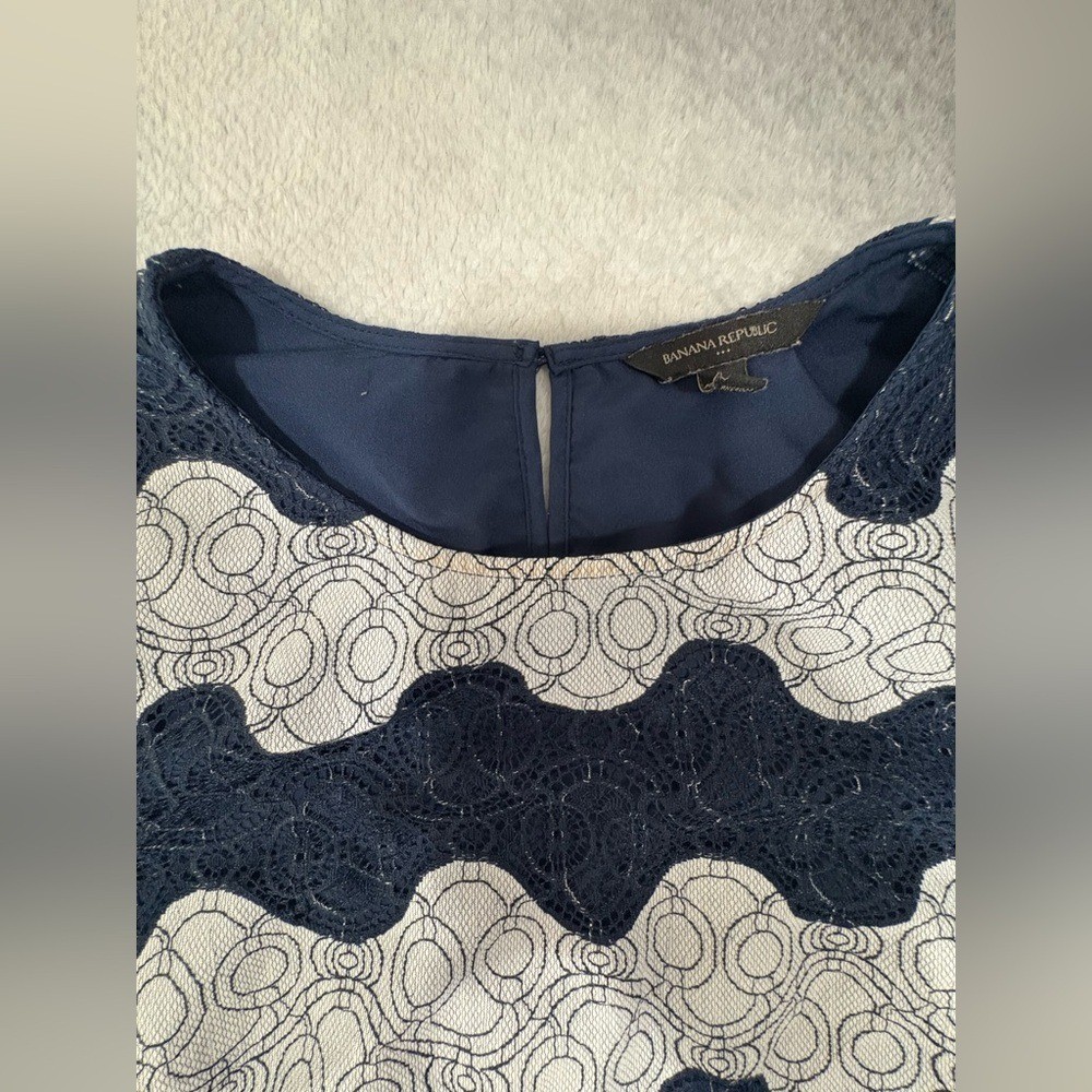 Banana Republic Navy Blue Gray Lace Striped Cute Top Blouse Medium M (A4)